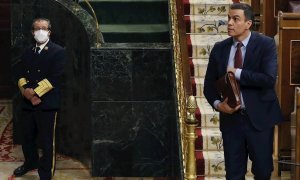 El presidente del Gobierno, Pedro Sánchez, participa en el pleno del Congreso este miércoles donde se autorizará otra prórroga del estado de alarma solicitada por el Gobierno. EFE/Ballesteros