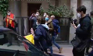 Cacerolada al grito de "libertad" y "Gobierno dimisión" en el centro de Madrid sin respetar la distancia de seguridad