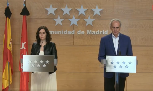 Isabel Díaz Ayuso y Enrique Ruiz Escudero durante la rueda de prensa.
