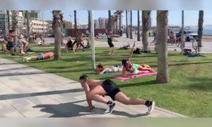 "El lagarto de la Barceloneta recupera su espacio": cachondeo con esta gente haciendo deporte como si no hubiera un mañana