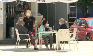 Vecinos de Badajoz salen de terrazas con las altas temperaturas
