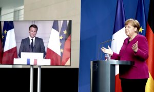 La canciller alemana Agela Merkel mantiene una rueda prensa conjunta por videoconferencia con el presidente de Francia, Emmanuel Macron, en Berlín. REUTERS/Kay Nietfeld/Pool