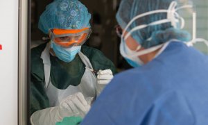 Los expertos han analizado 111 muestras de plasma de personas que han generado anticuerpos contra el SARS-CoV-2. / Francisco Avia | Hospital Clínic Barcelona