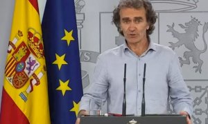 22/05/2020.- Captura de la señal institucional del Palacio de la Moncloa del director del Centro de Alertas y Emergencias Sanitarias del Ministerio de Sanidad, Fernando Simón, durante la rueda de prensa ofrecida este viernes en el Palacio de la Moncloa, e