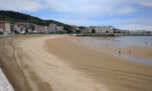 Los ayuntamientos podrán limitar el tiempo de permanencia en las playas y el cálculo de los aforos será de cuatro metros cuadrados por bañista