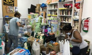 Almacén de alimentos en Aluche. / MARIO ESCRIBANO