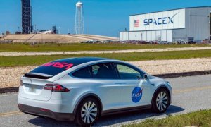 El Tesla Model X que lleva a los primeros astronautas de SpaceX hasta la Crew Dragon