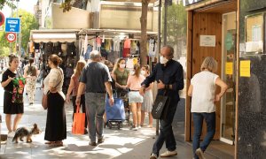 Aspecto del eje comercial de Creucoberta de Barcelona, este miércoles, mientras se sigue con atención la evolución de las buenas cifras epidemiológicas para confirmar que el próximo lunes toda Cataluña pueda progresar en el proceso de desescalada, mientra