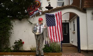 04/06/2020.- Un espantapájaros que imita a Donald Trump en un jardín de la ciudad inglesa de Haddenham. EFE/Neil Hall