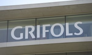 El logo de la farmacéutica Grifols, en su sede de Sant Cugat del Valles (Barcelona). AFP/Josep Lago