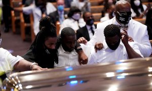 Familiares y amigos en el funeral de George Floyd en Houston. / EFE -David J. Phillip