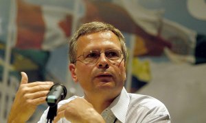 Fofografía de archivo (09/10/03) del economista turco Dani Rodrik, profesor de economía política internacional en la Universidad de Harvard que ha dedicado buena parte de su trabajo a estudiar la globalización y por qué unos gobiernos tienen más éxito que