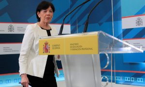 11/06/2020.- La ministra de Educación, Isabel Celaá, se dirige a dar una rueda de prensa tras abordar con las comunidades autónomas, en la Conferencia Sectorial, el diseño del curso escolar 2020-21. / EFE - Fernando Alvarado