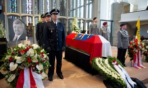 Imagen del funeral del politico democristiano alemán Walter Luebcke, conocido por su defensa del acogimiento de refugiados. REUTERS