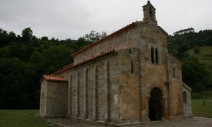 Fachada del lado norte de la Iglesia prerrománica de San Salvador de Valdediós en Asturias. WIKIPEDIA