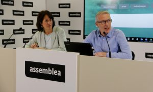 Elisenda Paluzie, presidenta de l’Assemblea Nacional Catalana (ANC) i David Fernàndez, secretari nacional i coordinador de la Comissió Fem República, en roda de premsa. Imatge del 20 de juny del 2019.  ACN/Sílvia Jardí