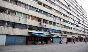 Detall de l'edifici del carrer Venus al barri de La Mina de Sant Adrià del Besós. Imatge del 17 de juny de 2014. (Horitzontal). Guillem Sancez | ACN