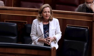 24/06/2020.- la vicepresidenta económica, Nadia Calviño, durante su intervención en la primera sesión de control al Ejecutivo en el Congreso tras el fin del estado de alarma y en víspera de que la Cámara Baja debata el decreto de medidas para la "nueva no