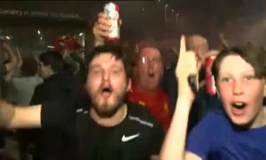 Imprudentes celebraciones de los seguidores del Liverpool