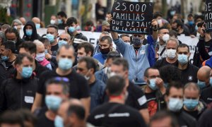 Los trabajadores de Nissan de Barcelona durante la manifestación que han realizado este jueves por las calles de Santander. EFE/Pedro Puente Hoyos