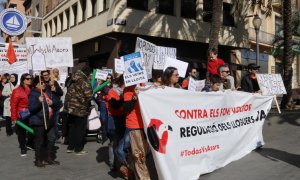 Protesta a Badalona contra el fons voltor Azora. ACN