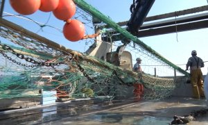 Pescadores se implican en la limpieza del mar con 'Upcycling the Oceans'