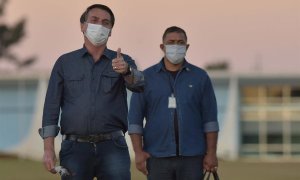 El presidente de Brasil, Jair Bolsonaro Bolsonaro informó este miércoles que volvió a dar positivo en un nuevo test de coronavirus. EFE/ANDRE BORGES