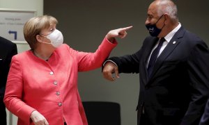 Angela Merkel y el primer ministro búlgaro, Boyko Borissov, en la cumbre de la UE. / STEPHANIE LECOCQ (EFE)