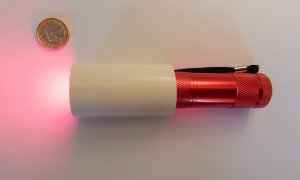 Linterna de luz led roja utilizada en el experimento / UCL