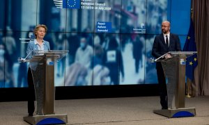 Ursula von der Leyen, presidenta de la Comisión Europea junto a Charles Michel, presidente del Consejo Europeo. / Twitter
