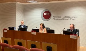 La presidenta de la Autoridad Independiente de Responsabilidad Fiscal (AIReF), Cristina Herrero (c), en la presentación del primer estudio de la segunda fase del 'Spending Review' comprometido con la UE.