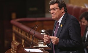 El Ministro de Inclusión, Seguridad Social y Migraciones, José Luis Escrivá, interviene durante el pleno celebrado en el Congreso de los Diputados donde han tratado el Real Decreto del Ingreso Mínimo Vital. EUROPA PRESS/E. Parra. POOL/Archivo