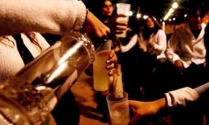 Revilla pide a Delegación de Gobierno que se coordine con los ayuntamientos para frenar el botellón y "focos potenciales de transmisión"