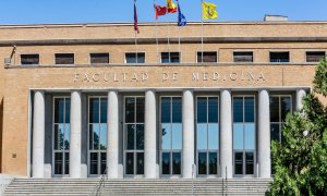 Fachada de la Facultad de Medicina de la Universidad Complutense de Madrid. /Europa Press