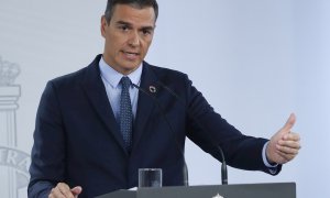 El presidente del Gobierno, Pedro Sánchez, durante la rueda de prensa posterior al Consejo de Ministros celebrado en La Moncloa, este martes. EFE/ Zipi