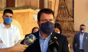 El vicepresident del Govern i coordinador nacional d'ERC, Pere Aragonès, atenent els mitjans a Altafulla. Mar Rovira | ACN