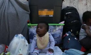 Grecia envía a Lesbos tres barcos para acoger a los más de 12.000 refugiados del campo de Moria