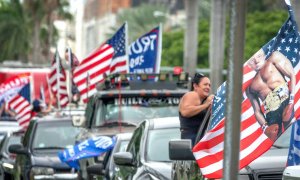 Miles de partidarios de Trump asisten a una caravana llamada 'La madre de todas las caravanas' en Miami, Florida. EFE / EPA / CRISTOBAL HERRERA-ULASHKEVICH