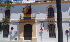 Fachada del Ayuntamiento de El Coronil. / FACEBOOK / EL CORONIL AYUNTAMIENTO