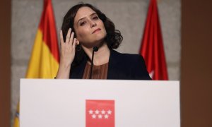 La presidenta madrileña, Isabel Díaz Ayuso, ofrece una rueda de prensa para anunciar las restricciones de movilidad para hacer frente al coronavirus. /EFE