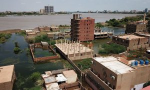 Una vista aérea muestra edificios y carreteras sumergidas por las inundaciones cerca del río Nilo en el sur de Jartum. / Reuters