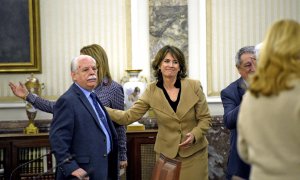 La Fiscal General del Estado, Dolores Delgado, con el teniente Fiscal, Luis Navajas. EP