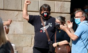 Jordi Pesarrodona, en una imatge d'aquest dilluns a la plaça Sant Jaume de Barcelona. ACN