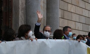 El president inhabilitat de la Generalitat Quim Torra, saluda a la sortida del Palau de la Generalitat el 28 de setembre del 2020. ACN/Mariona Puig