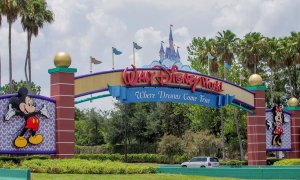 Los parques de Disney se vieron forzados a cerrar esta primavera debido a la expansión del coronavirus, lo que provocó una caída de los ingresos del 91 por ciento durante los primeros tres meses de 2020. EFE/Erik S. Lesser/Archivo