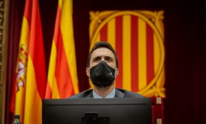 El presidente del Parlament, Roger Torrent, durante una sesión plenaria monográfica en el Parlament sobre la inhabilitación del expresidente de la Generalitat Quim Torra. David Zorrakino / Europa Press