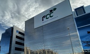 El logo de la constructora FCC en su sede en Madrid. E.P./Eduardo Parra