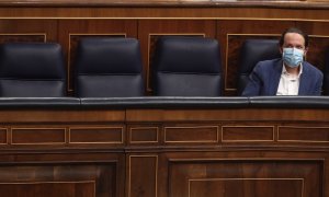 El vicepresidente segundo del Gobierno, Pablo Iglesias, en su escaño, durante una sesión de control al Gobierno en el Congreso. E.P./E. Parra/Pool