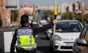 Agentes de la Policía Nacional en un control en una de las salidas de Madrid. - EFE