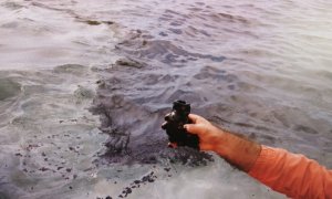 Localizada un mancha de residuos oleosos en la ría de Arousa. /@DelGobGalicia